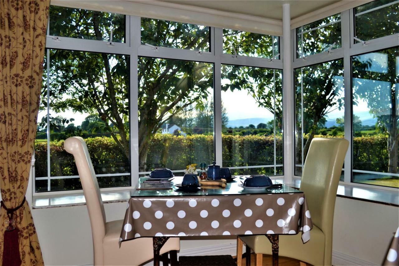 Annaswood B&B Cahir Eksteriør billede